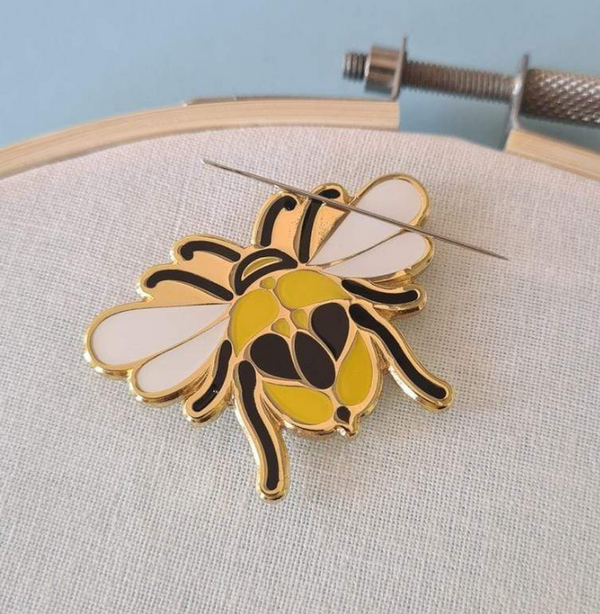 Bee Magnetic Needle Minder